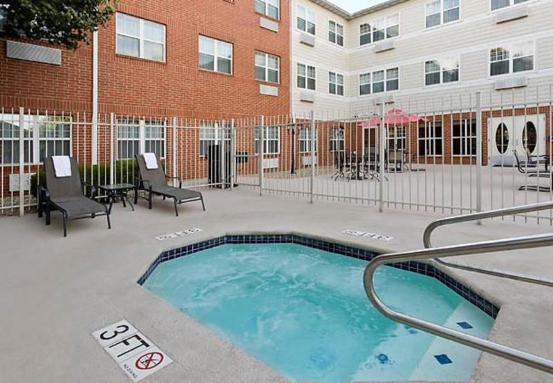 Towneplace Suites By Marriott Dallas Bedford Ngoại thất bức ảnh